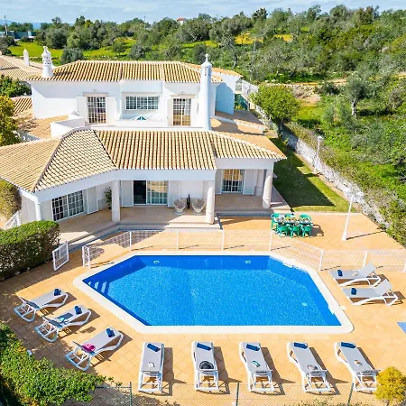Rose Bay - Refugio Familiar Com Piscina Aquecivel E Bbq Em ヴィラ アルブフェイラ