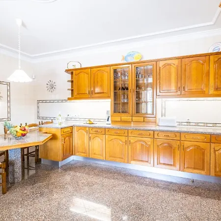 Rose Bay - Refugio Familiar Com Piscina Aquecivel E Bbq Em *