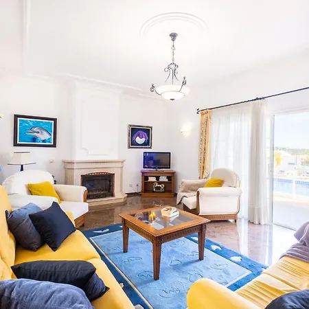 Rose Bay - Refugio Familiar Com Piscina Aquecivel E Bbq Em