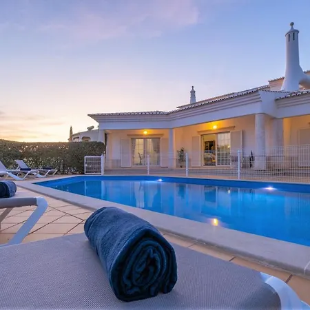 Rose Bay - Refugio Familiar Com Piscina Aquecivel E Bbq Em Villa Albufeira